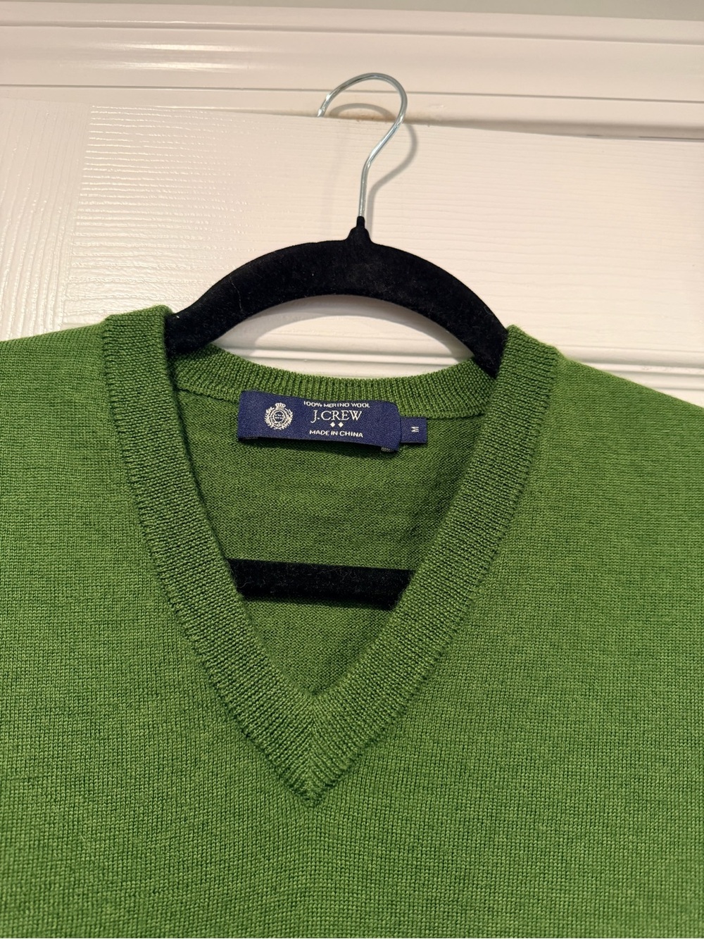 J.Crew Size M Green V-Neck Sweater Vest Soft 100% Merino Wool Preppy Classic - Picture 2 of 8